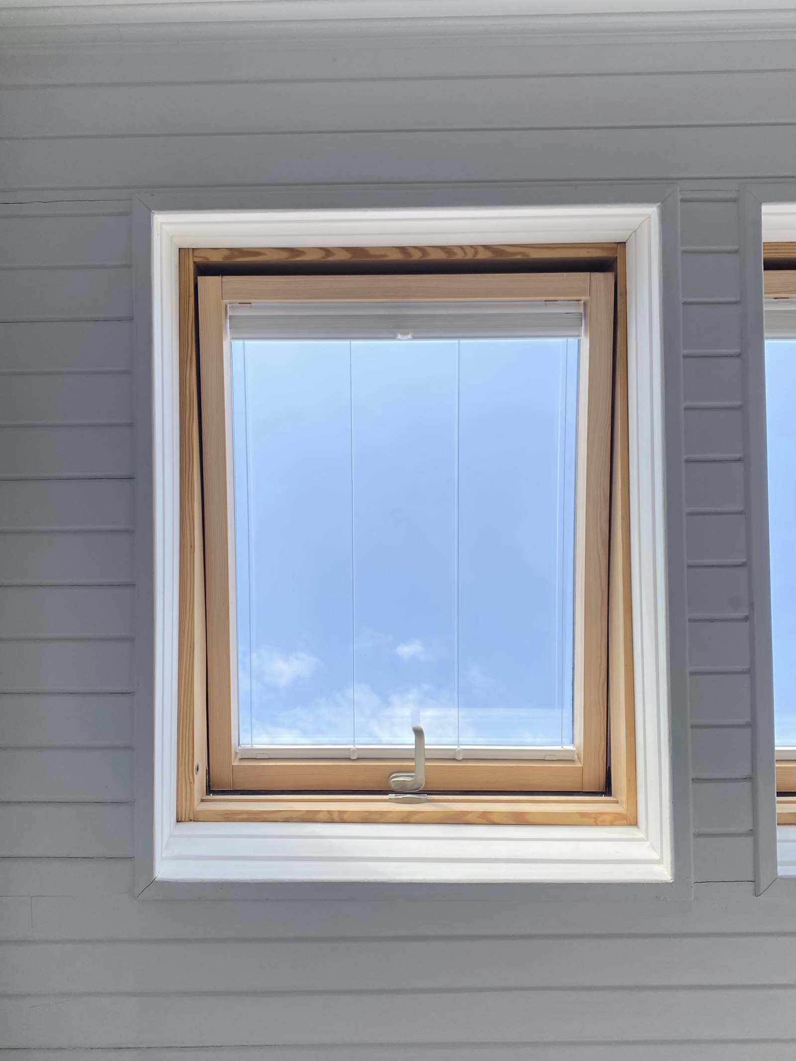 Installer fitting a new window